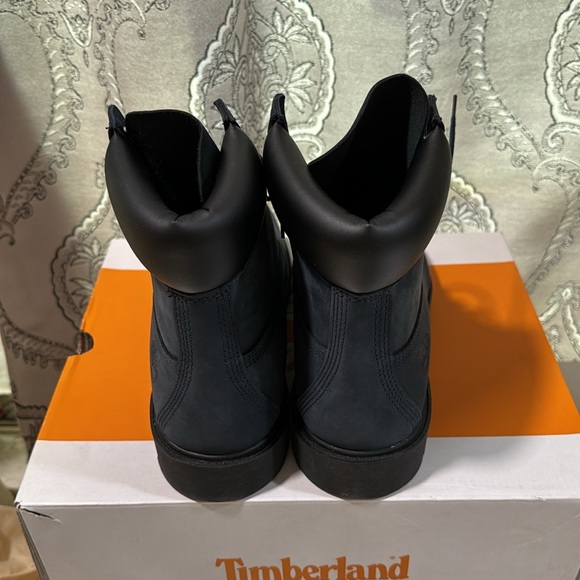 Timberland Classic Boot - Men's Size 9.5 Color Dark Blue Nubuck - Picture 3 of 6